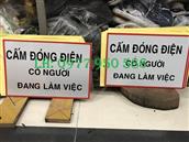 Biển báo "CẤM ĐÓNG ĐIỆN! CÓ NGƯỜI ĐANG LÀM VIỆC"