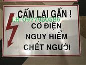Biển báo "CẤM LẠI GẦN! CÓ ĐIỆN NGUY HIỂM CHẾT NGƯỜI"
