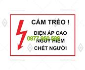 Biển ngang "Cấm trèo! điện áp cao nguy hiểm chết người"