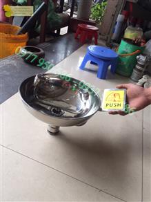 Châu Hưng Bồn rửa mắt khẩn cấp gắn tường EW 402