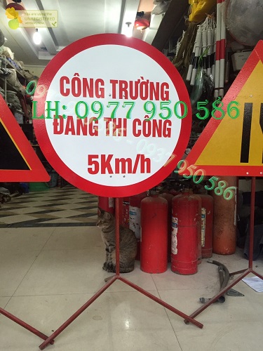 Bien-bao-cong-truong-5km/h