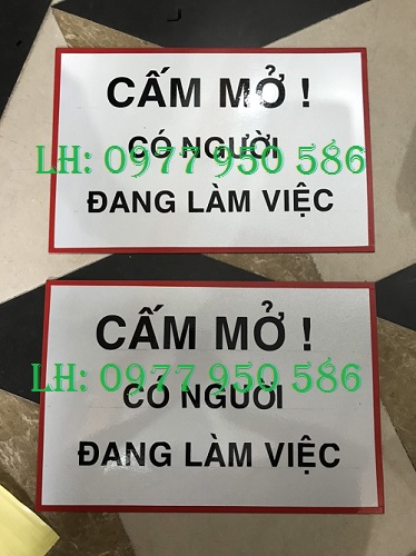 Bien-cam-mo-có-nguoi-dang-lam-viec