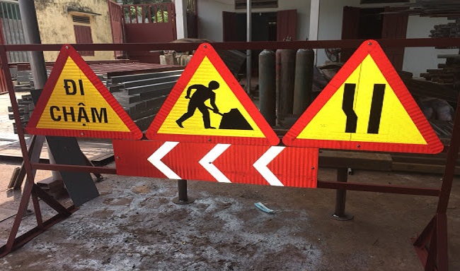 Biển cảnh báo công trình xây dựng
